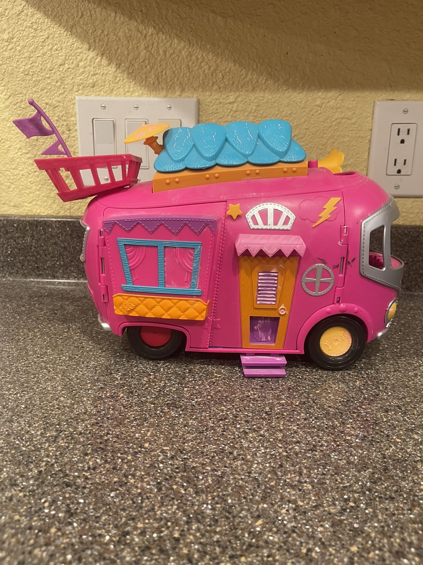 Lalaloopsy Camper Van With Doll And Accessories
