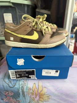 Nike Dunk Low, Undefeated, Size 3y
