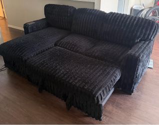 Black Sectional Sofa with Chaise