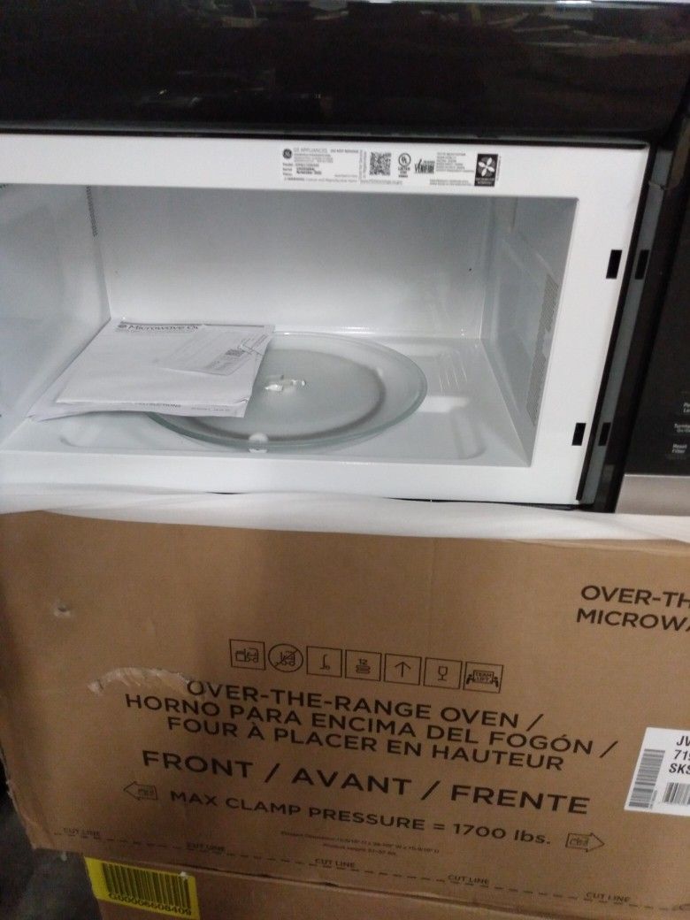 Over The Counter Microwave.. NEW