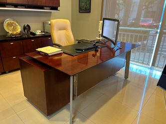 Executive Office Desk – Solid Wood, Modern & Professional