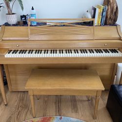 Spinet Piano