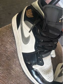Jordan 1s,black white and silver size 8.5