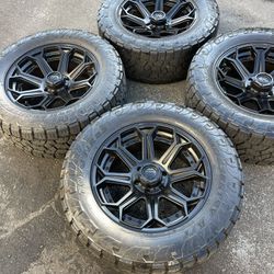 Fuel Siege 20” Wheels Matte Black w/ 33” Toyo AT3 Tires 6-Lug for Silverado Sierra Ram Titan Tacoma
