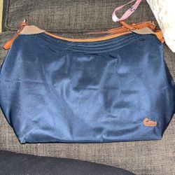  Dooney & Bourke 