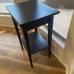 Table / Nightstand 