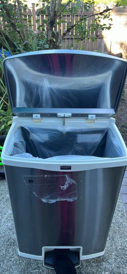 Rubbermaid Stainless Steel Step Trash Can