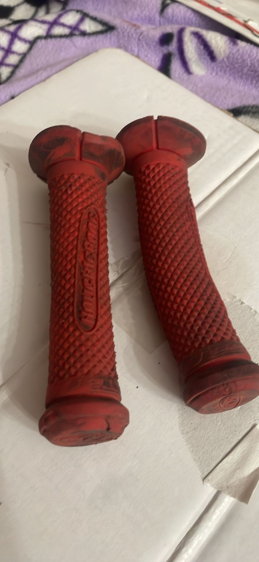 Used KnuckleBone grip set #fk3806 Red
