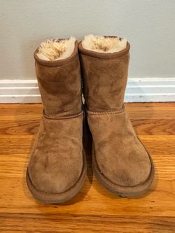 Kids Ugg boots classic (great condition)