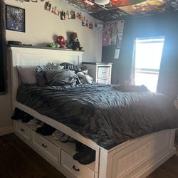 Queen Size Rustic Bed Set 