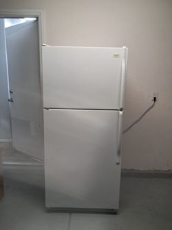 Good running refrigerator   white