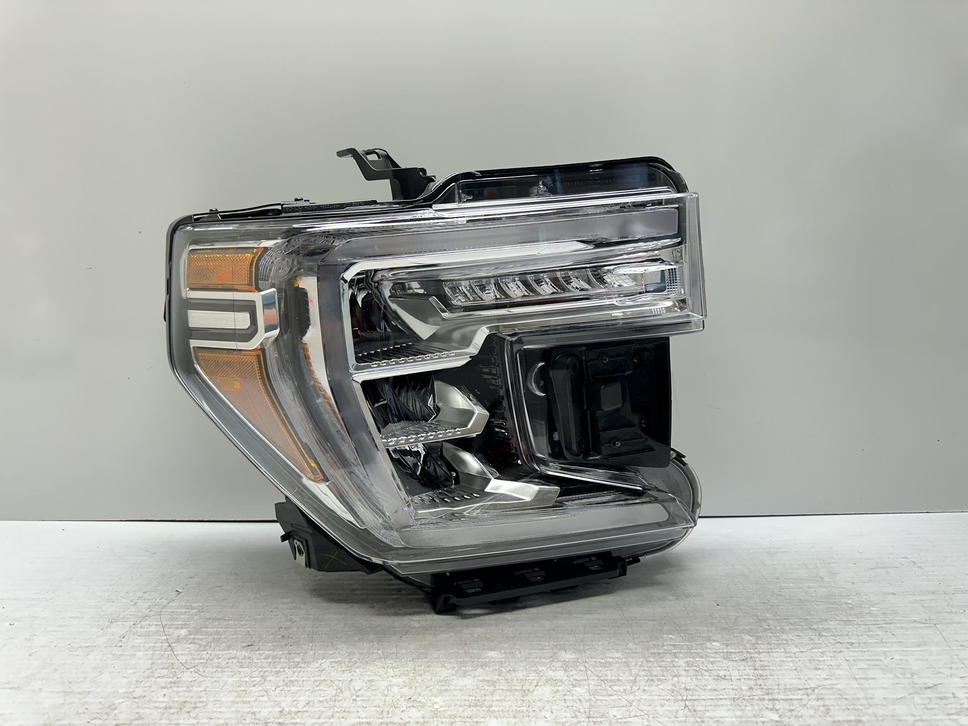 2019-2022 GMC Sierra Headlight Oem