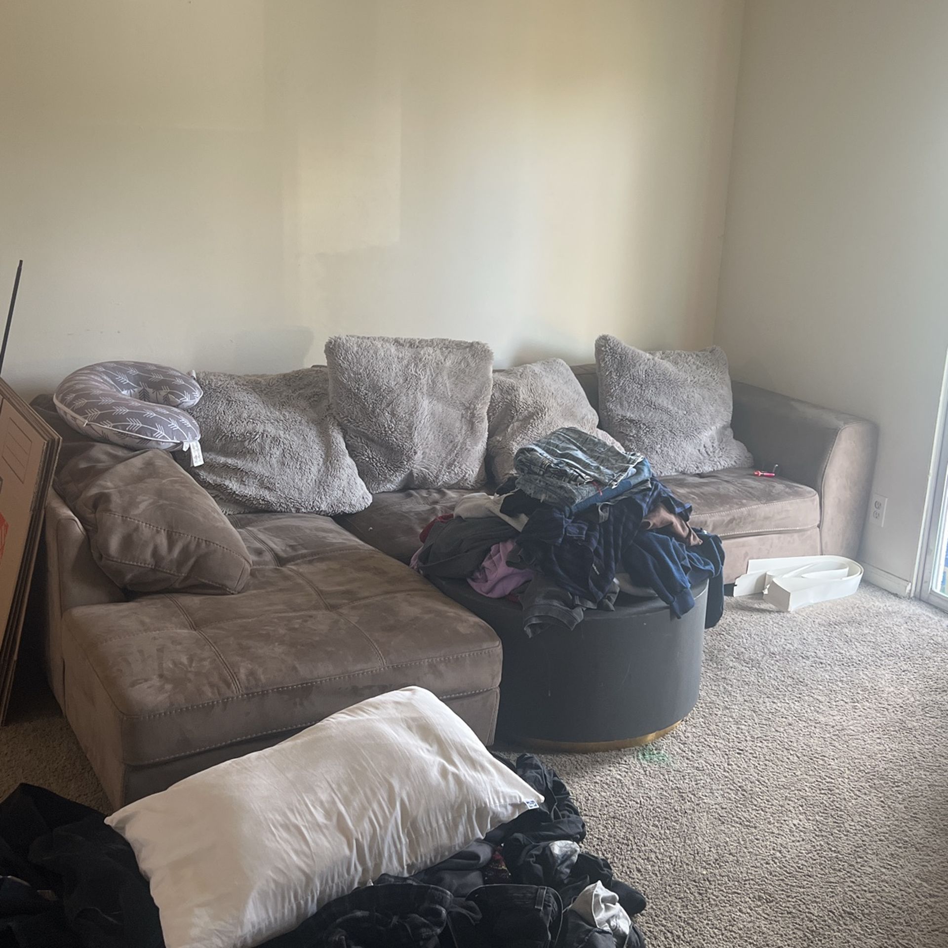 L couch good condition pillows included