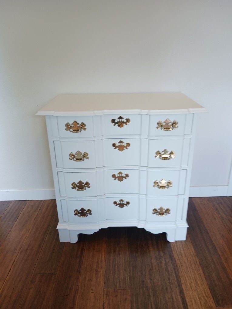 Vintage white dresser 