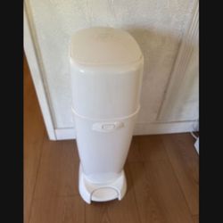 LOW PRICE MOVING- $130 + TAX RETAIL DIAPER GENIE COMPLETE DIAPER PALE