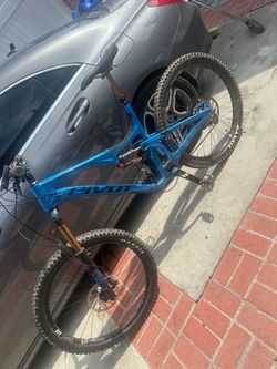 Pivot Full Suspension Mountain Bike