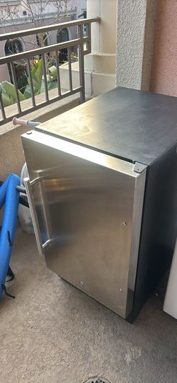 Summit industry refrigerator