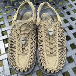 Keen UNEEK  Canvas Safari/Safari Sandal Size 11.5
