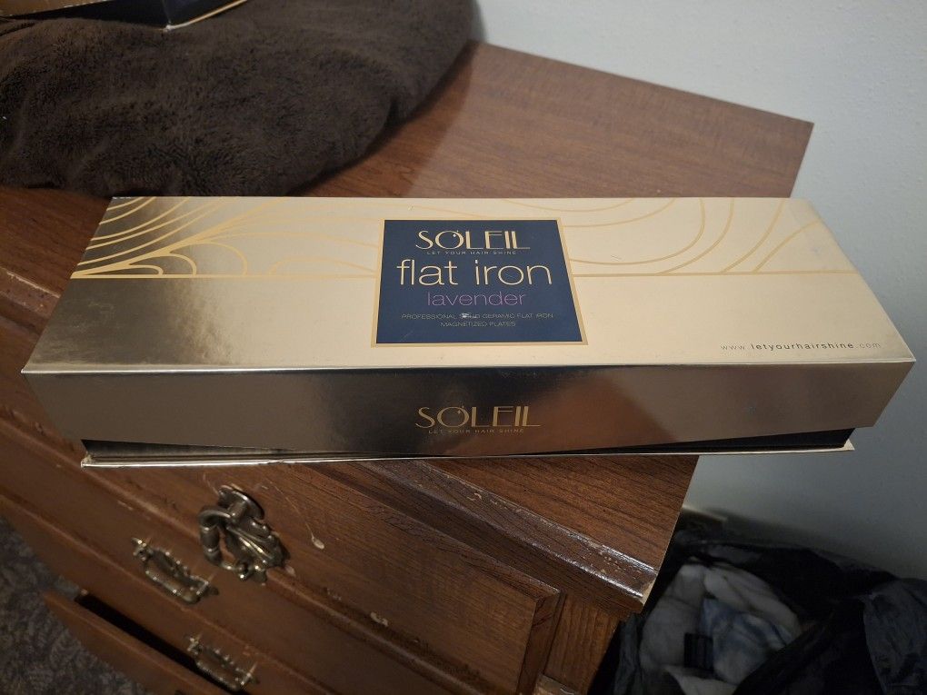Soleil Flat Iron Lavender BRAND NEW!!!!