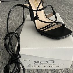 15$ Black Open toe laced Up Heel