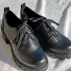 Chunky Shoes Never Used  Size 4 Close To Garland Rd and Jupiter Rd Dallas 75218