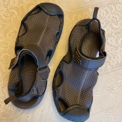 Crocs 9.5 Men’s Sandals — Adjustable Top & Heel Straps
