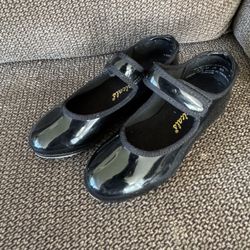 Little Girls’ Tap Shoes Size 8.5