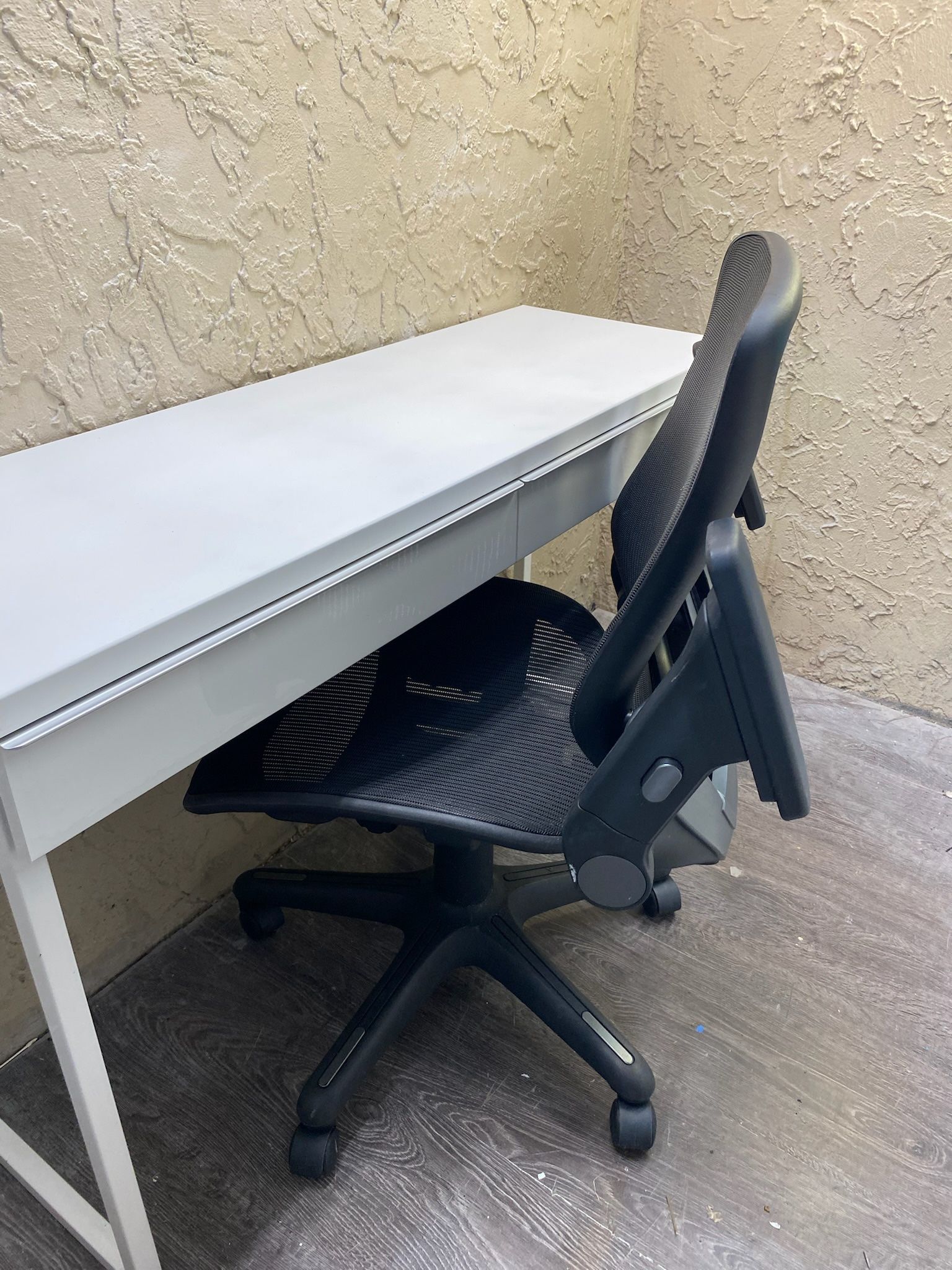 IKEA Bestå Burs White Desk & Chair- Local Delivery Available for a Fee - See My Other Items 😁