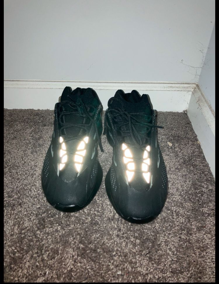 Yeezy 700 V3