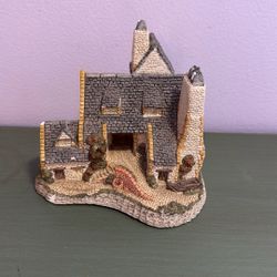 David Winter Figurine