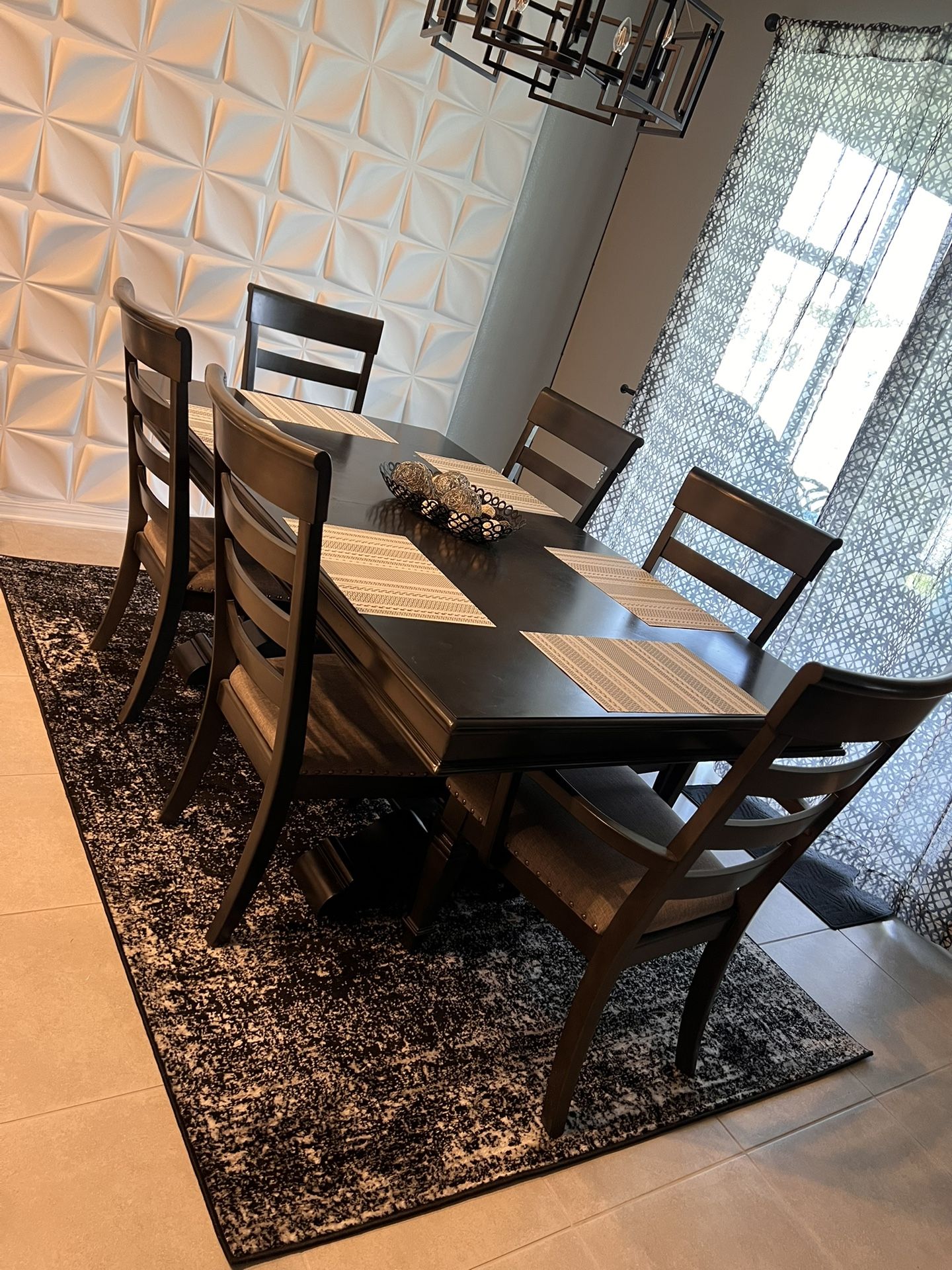 Kitchen/Dinning Room Table