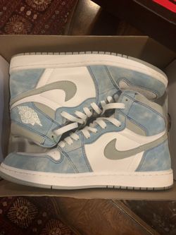 Jordan 1 Hyper Royal Size 9.5
