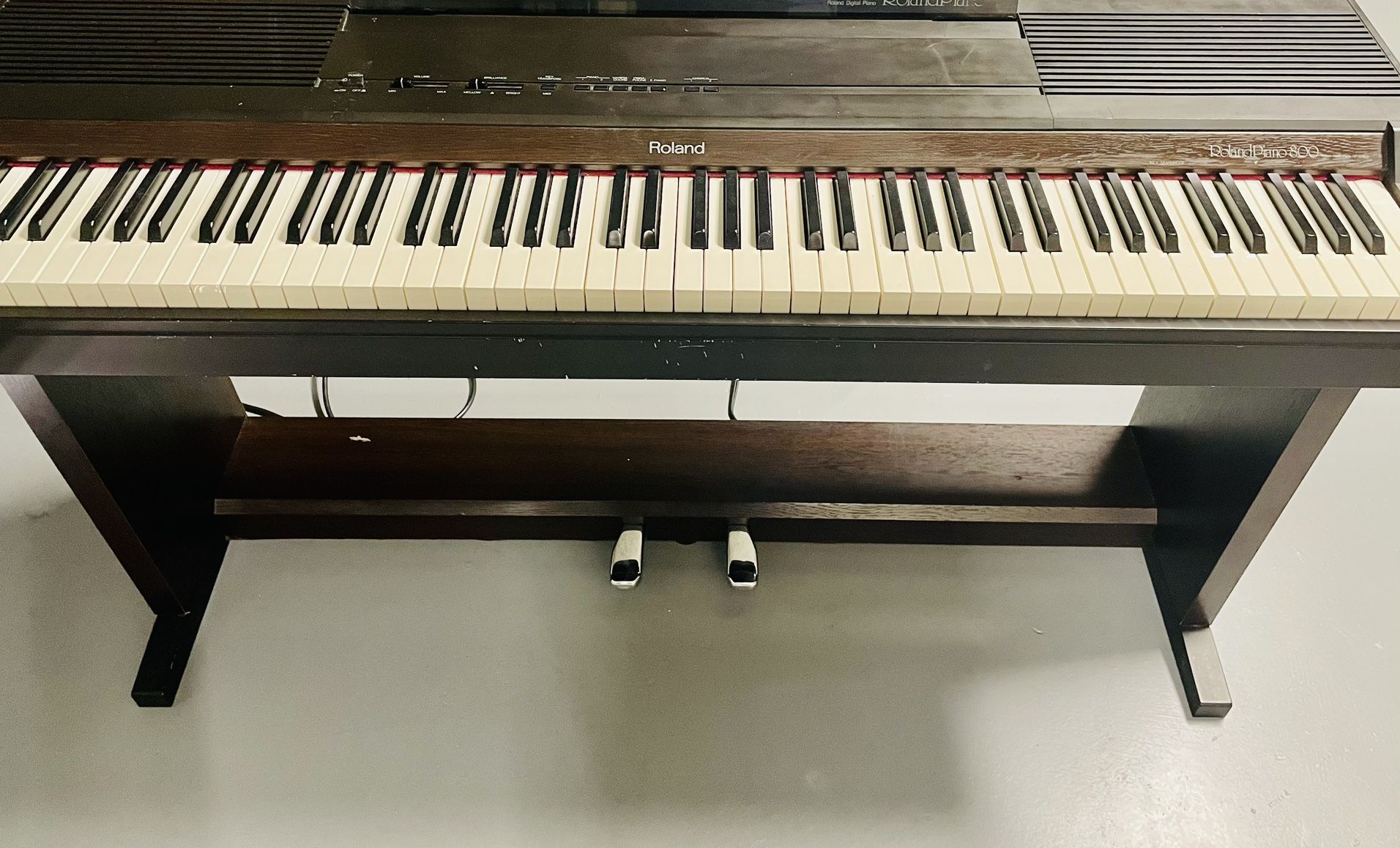 Roland HP-800 Electric Piano In Great Condition