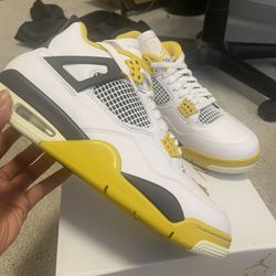 Wmns Air Jordan 4