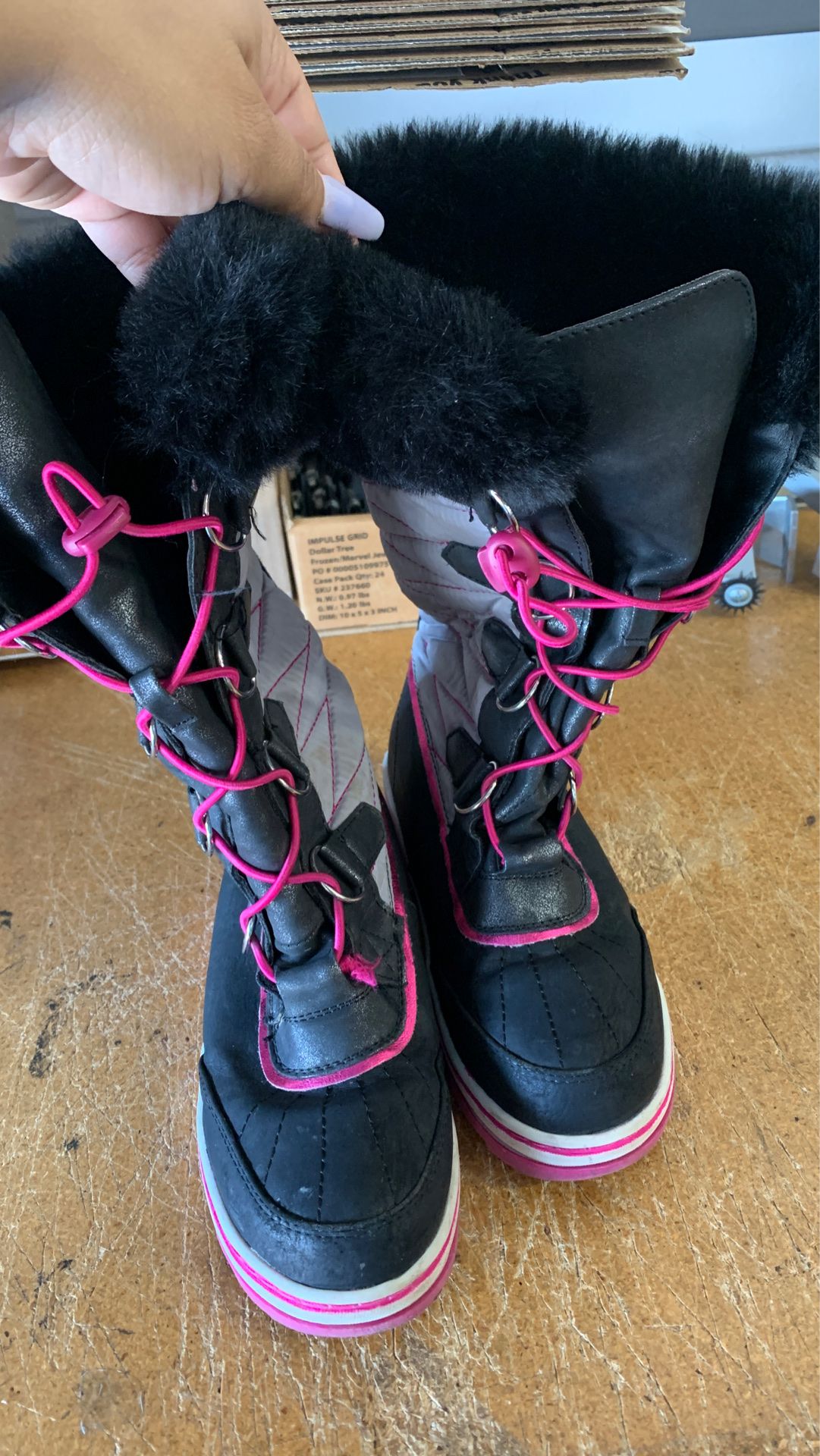 Kids snow boots. Size 2