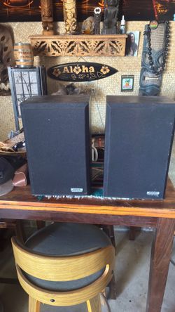 2 small Bose speakers