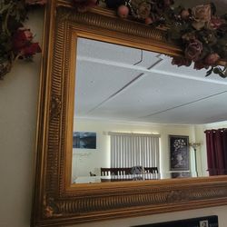 Mirror with floral decor