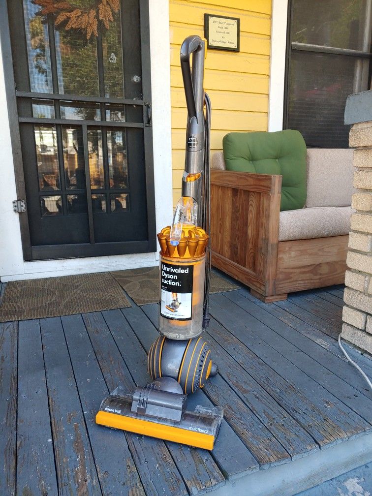 Dyson Multi Floor 2 Upright Vacuum In Great Condition