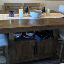 Dining Table and 6 Chairs 