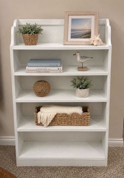 Vintage Solid Wood Scalloped Cottage Bookcase/Display Shelf
