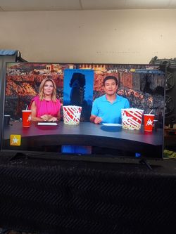 65 inch Roku TCL  LED 6 series 2160p smart 4k UHD tv with HDR beautiful tv comes with remote control shows great quality clear picture works perfect g