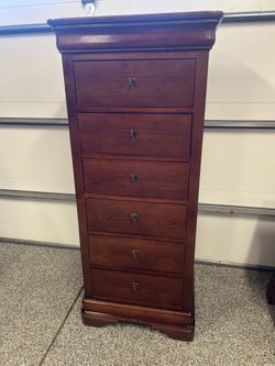 Lingerie chest dresser