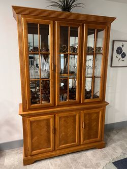 Buffet hutch cabinet