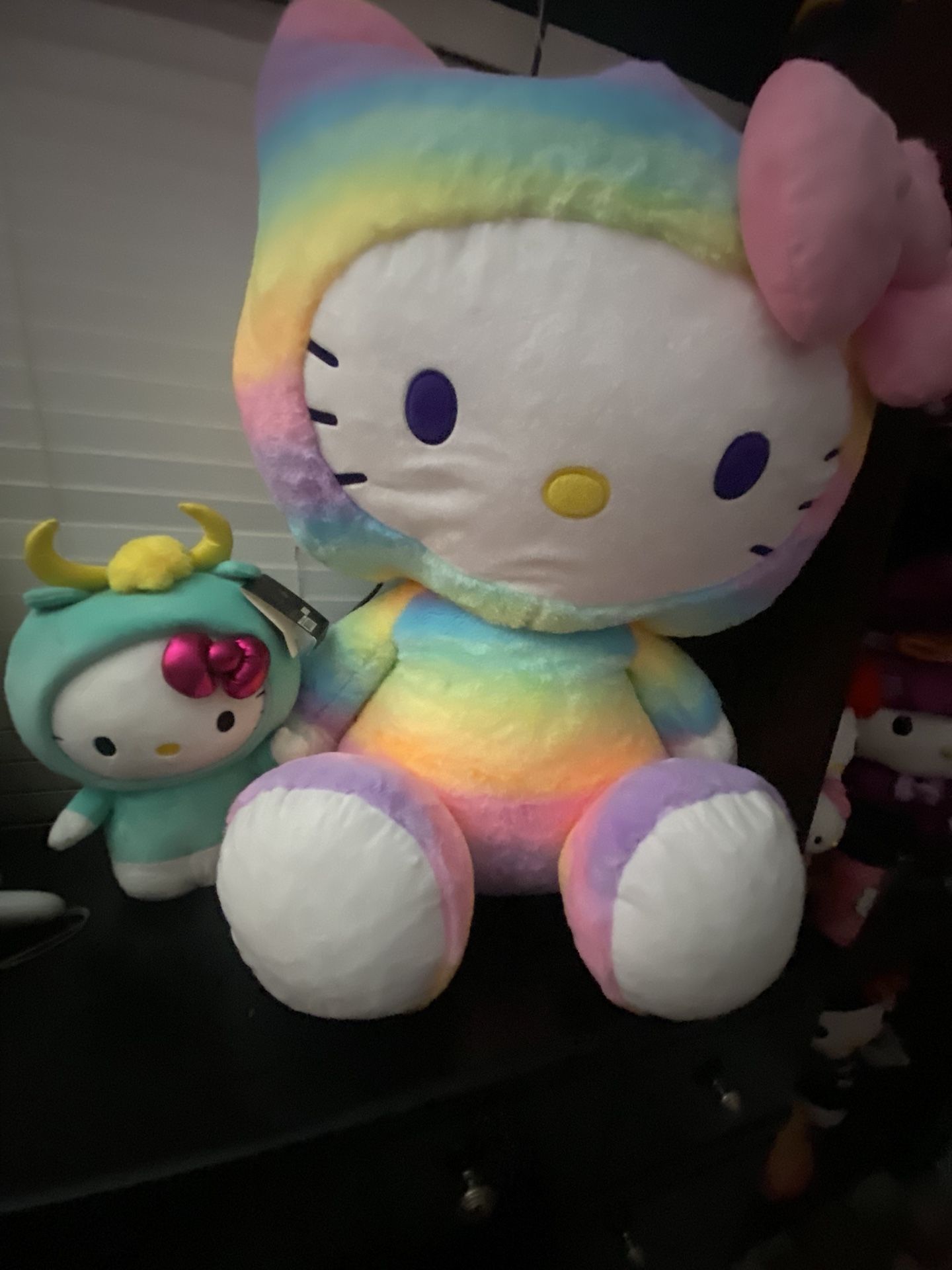 2 Hello Kitty Plushy