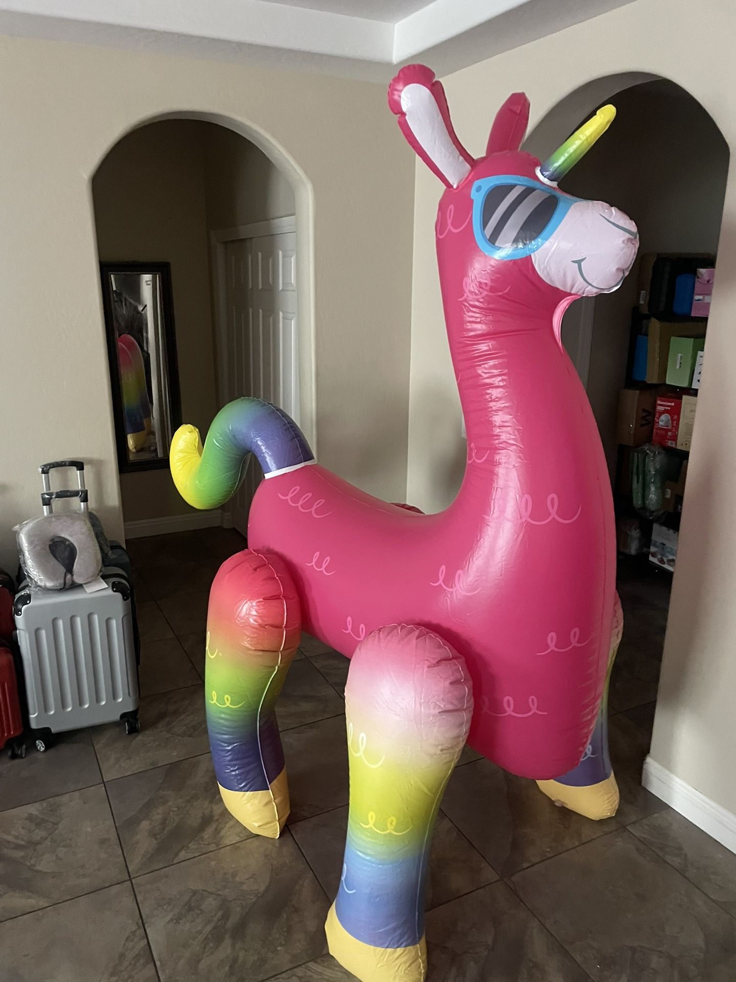 🎉🌈 Giant Inflatable Rainbow Llamacorn Sprinkler – OVER 6 FT TALL! 🦄💦 Make summer magical with this colorful Creatology Llamacorn Sprinkler – perf