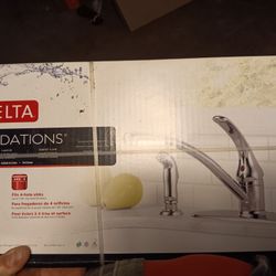 Delta Kitchen Faucet New In Box B4410lf