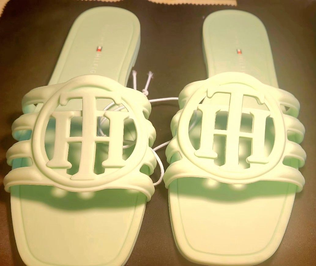 TOMMY HILFIGER SANDALS Size 6M