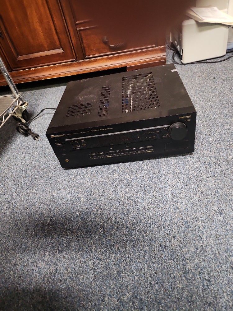 Pioneer VSX-D209 Digital Surround Receiver - $40