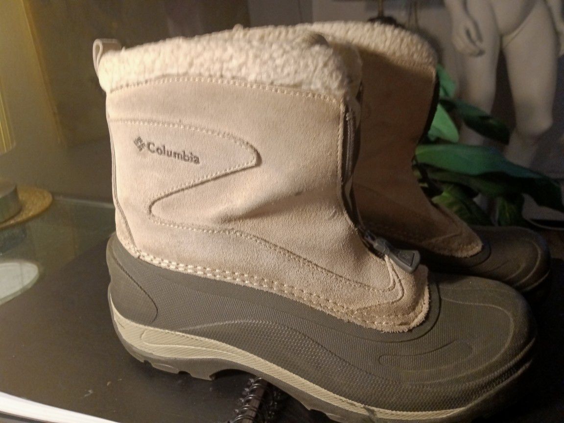 Columbia Cascadian Snowchill Boots Womens Size 8