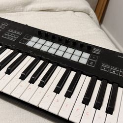 MIDI launch key novation Keyboard audio Mix N’ Creativity Pads & Piano Like New
